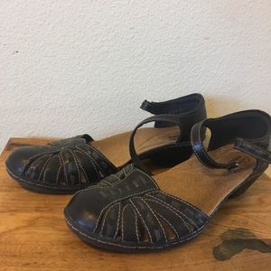 Clark’s casual flats